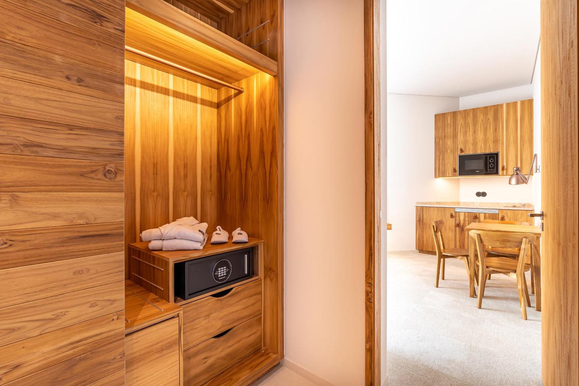 3Hb Faro Ξενοδοχείο Δωμάτιο φωτογραφία A safe in a hotel room