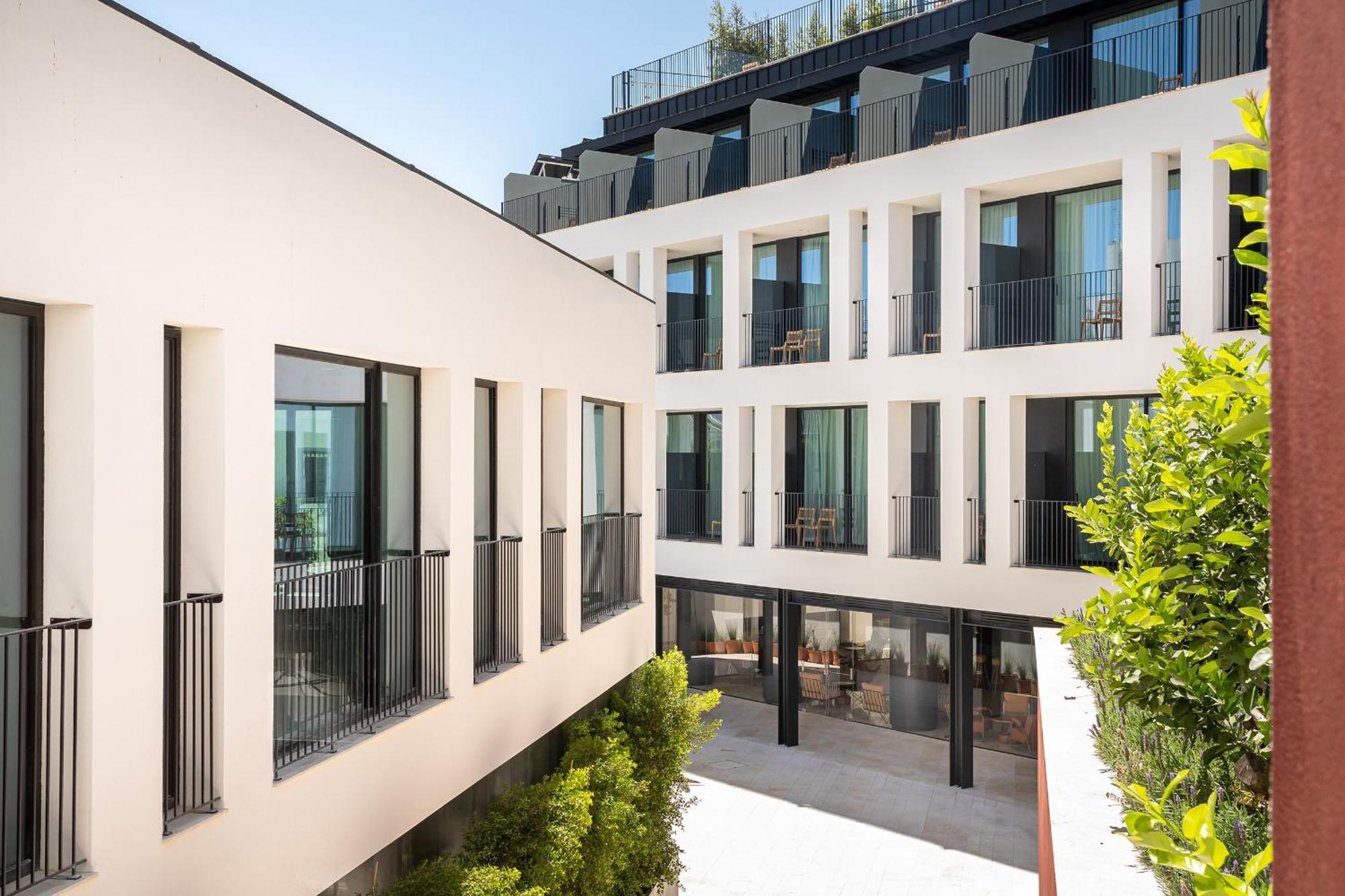3Hb Faro Ξενοδοχείο Εξωτερικό φωτογραφία The courtyard at the new residence hall