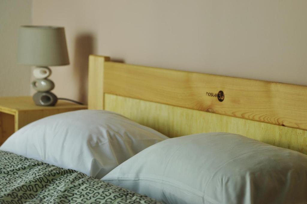3Hb Faro Ξενοδοχείο Εξωτερικό φωτογραφία A bed with two pillows